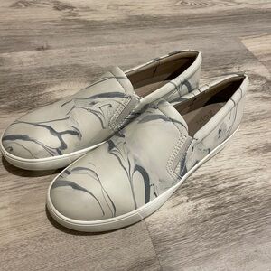 NATURALIZER New Women’s Slip On Sneaker Flat Shoe Marble Abstract Size 9.5